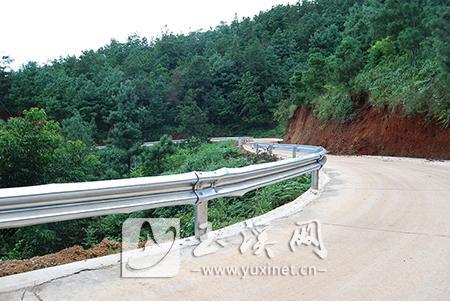 協(xié)調(diào)資金修建的三百畝村至北山寺道路