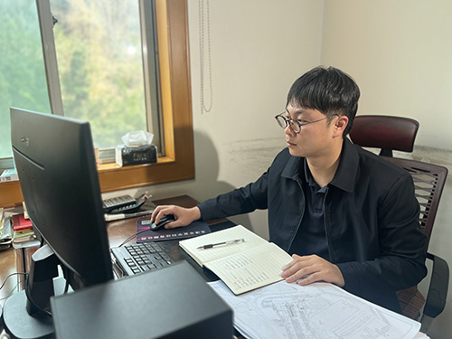 用青春與智慧澆鑄鋼鐵事業1.jpg