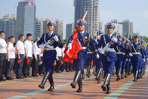 我市舉辦八一建軍節(jié)“同升國旗·同唱國歌”活動.jpg
