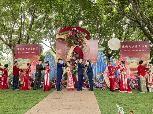 七夕節(jié)集體婚禮傳遞婚俗新風(fēng)尚.jpg