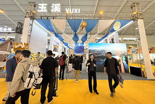 “創意云南”文博會啟幕 玉溪文創產品閃耀春城1.jpg