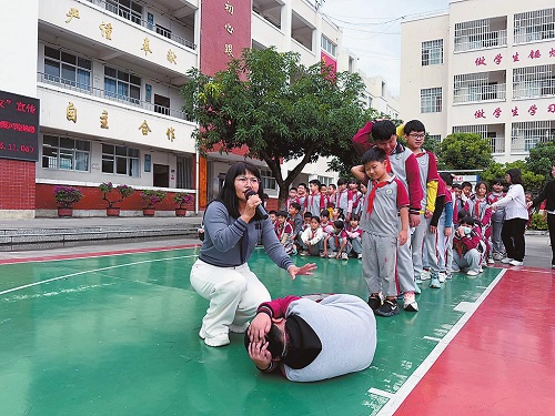 500開展防震減災宣傳筑牢校園安全防線.jpg 500開展防震減災宣傳筑牢校園安全防線.jpg
