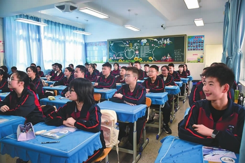 城鄉與校際差距持續縮小 辦學與教學質量整體提升.jpg