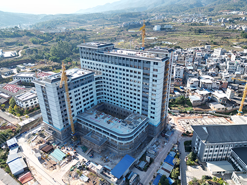 縣人民醫院門診醫技綜合樓進入設備安裝調試階段.jpg 縣人民醫院門診醫技綜合樓進入設備安裝調試階段.jpg