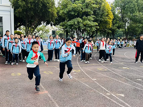 龍泉街道中心小學舉辦科技文體節(jié).jpg 龍泉街道中心小學舉辦科技文體節(jié).jpg