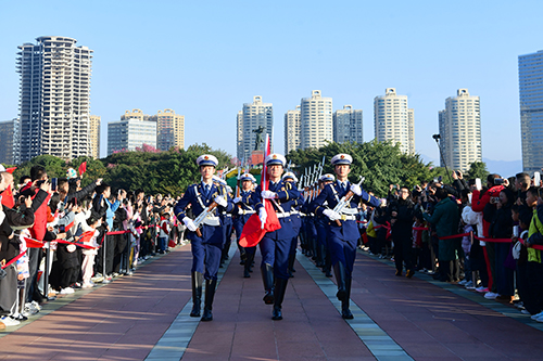 玉溪市歡慶元旦暨聶耳故鄉(xiāng)“同升國旗·同唱國歌”活動舉行.jpg 玉溪市歡慶元旦暨聶耳故鄉(xiāng)“同升國旗·同唱國歌”活動舉行.jpg