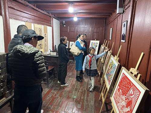 童繪家國(guó)夢(mèng) 展現(xiàn)愛(ài)國(guó)情.jpg