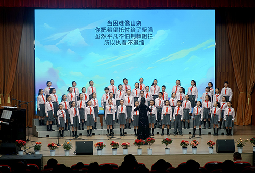 “同唱一首歌·同為一家人”新春合唱音樂會(huì)溫情上演.jpg “同唱一首歌·同為一家人”新春合唱音樂會(huì)溫情上演.jpg