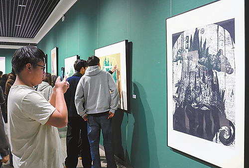 云南版畫(huà)創(chuàng)作人才培訓(xùn)項(xiàng)目成果展在玉開(kāi)展.jpg