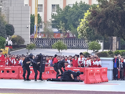 以實戰化場景檢驗校園應急處置能力.jpg