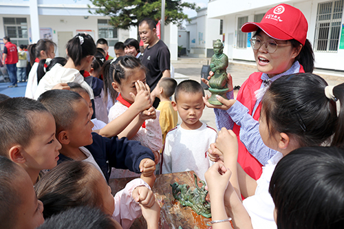 古滇青銅文化走進溫泉小學(xué).jpg