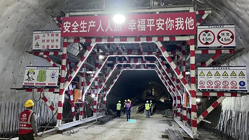 澄華高速九村隧道群累計掘進112米1.jpg