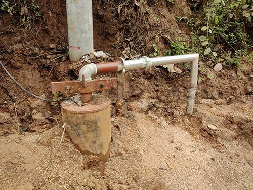 圖為法果村深井取水點，通過成功鉆探406米深井，鋪設1000米輸水管道，徹底解決了法果小組水源枯竭、無水可用的難題。.jpg