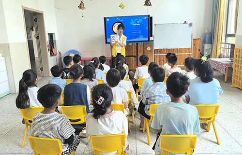 華寧：愛心托管班解決職工子女暑期“看護難”.jpg