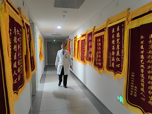 玉溪市中山醫院護航游客健康.jpg